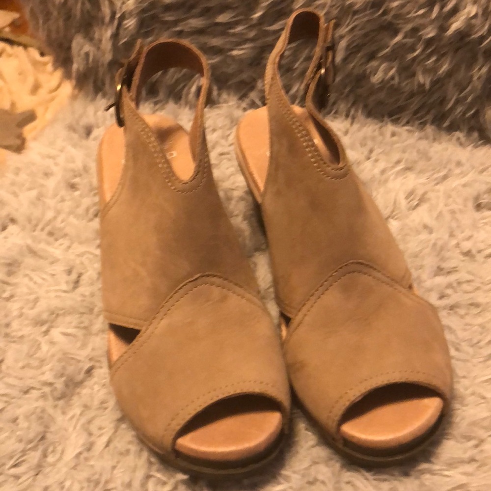 Dansko Vanda 39 Euro.  I wear a 9